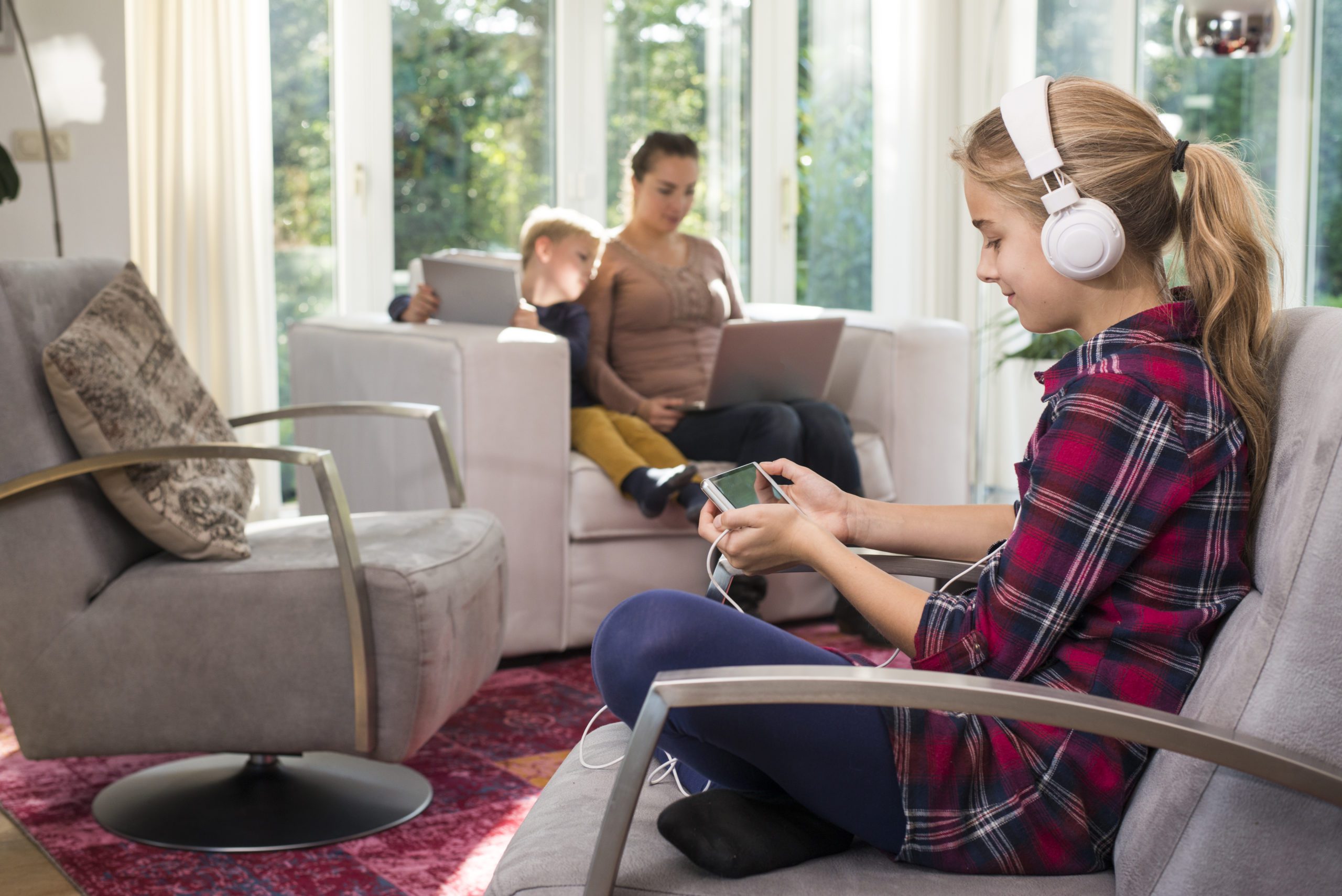 Children using mesh networks at home