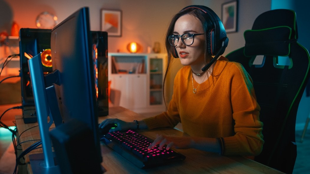 Woman evolving her gaming experience with the GeForce Experience