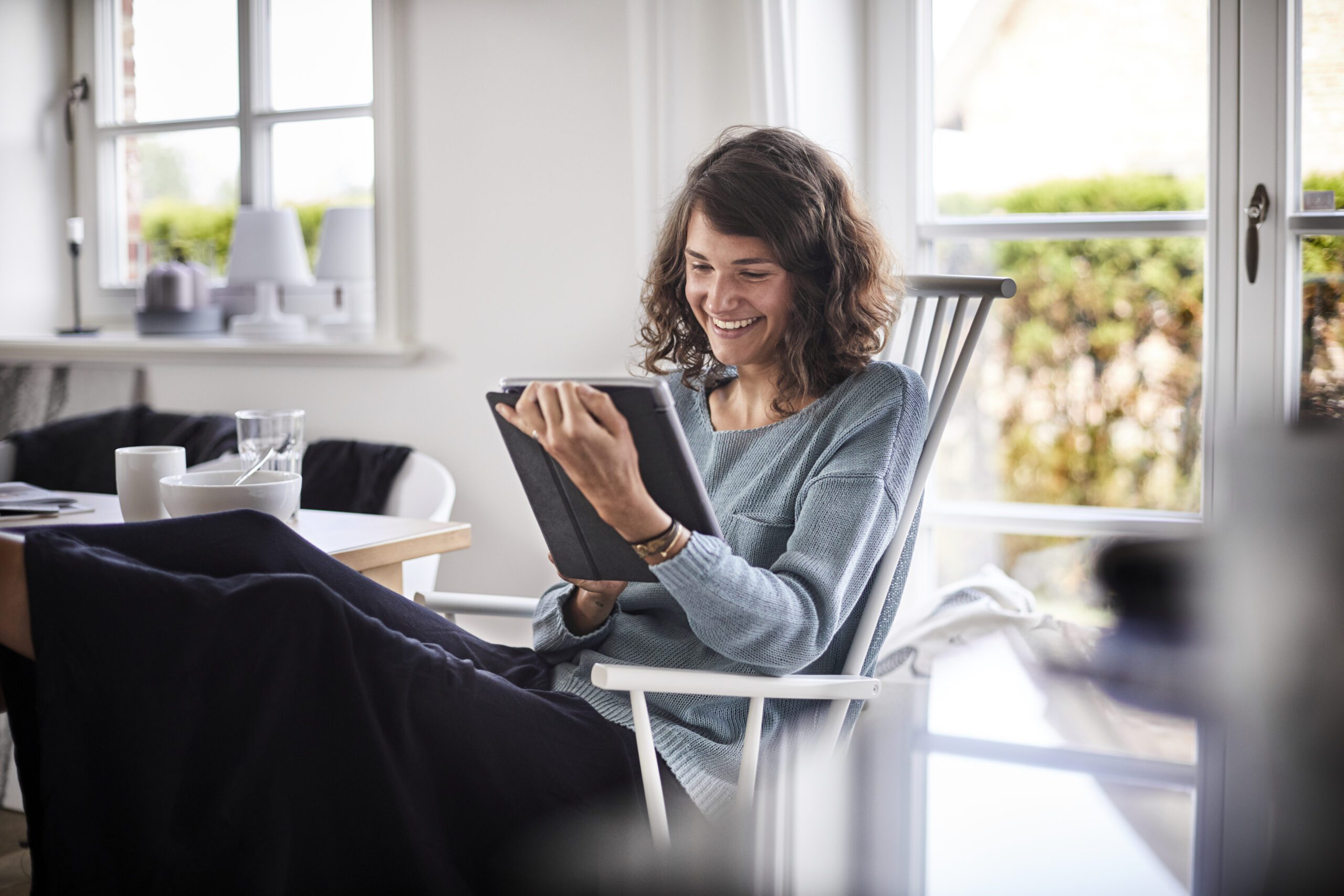 Woman signing up for ACP on her laptop