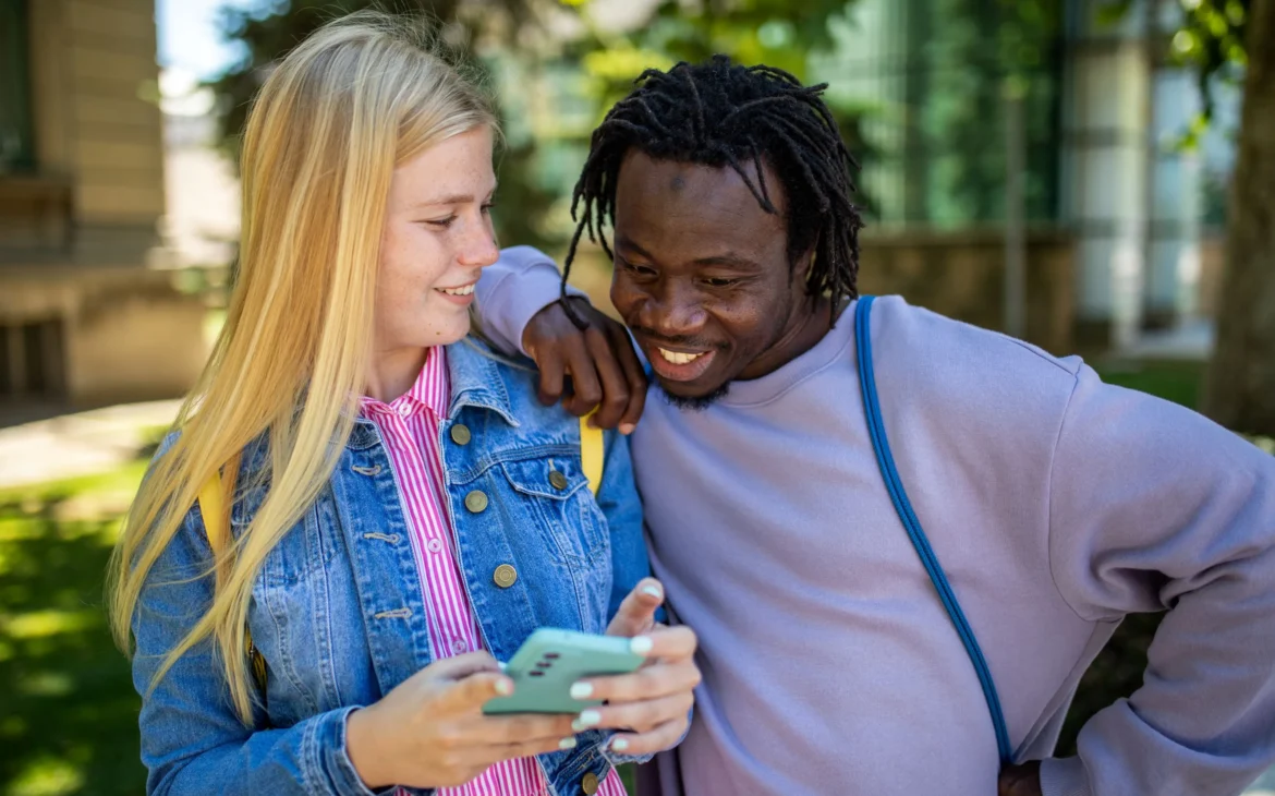 Recognizing AI on Social Media